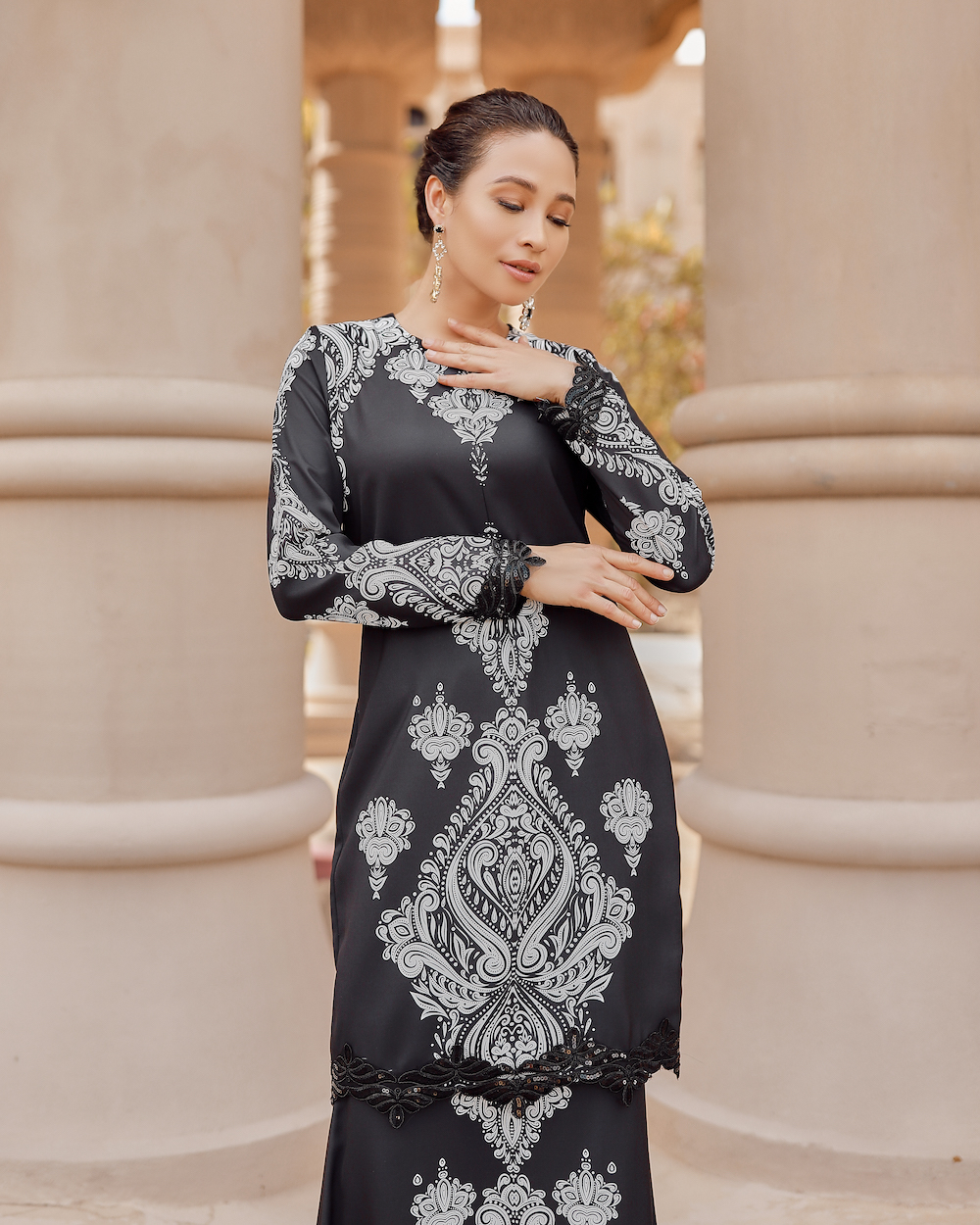 KRISTA LACE KURUNG - BLACK