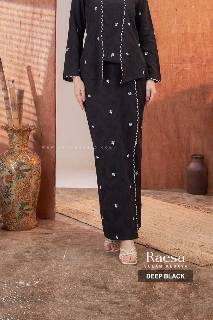 RAESA KEBAYA SULAM in DEEP BLACK