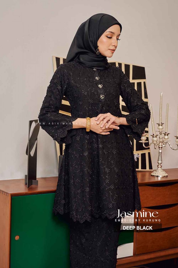 JASMINE KURUNG in DEEP BLACK