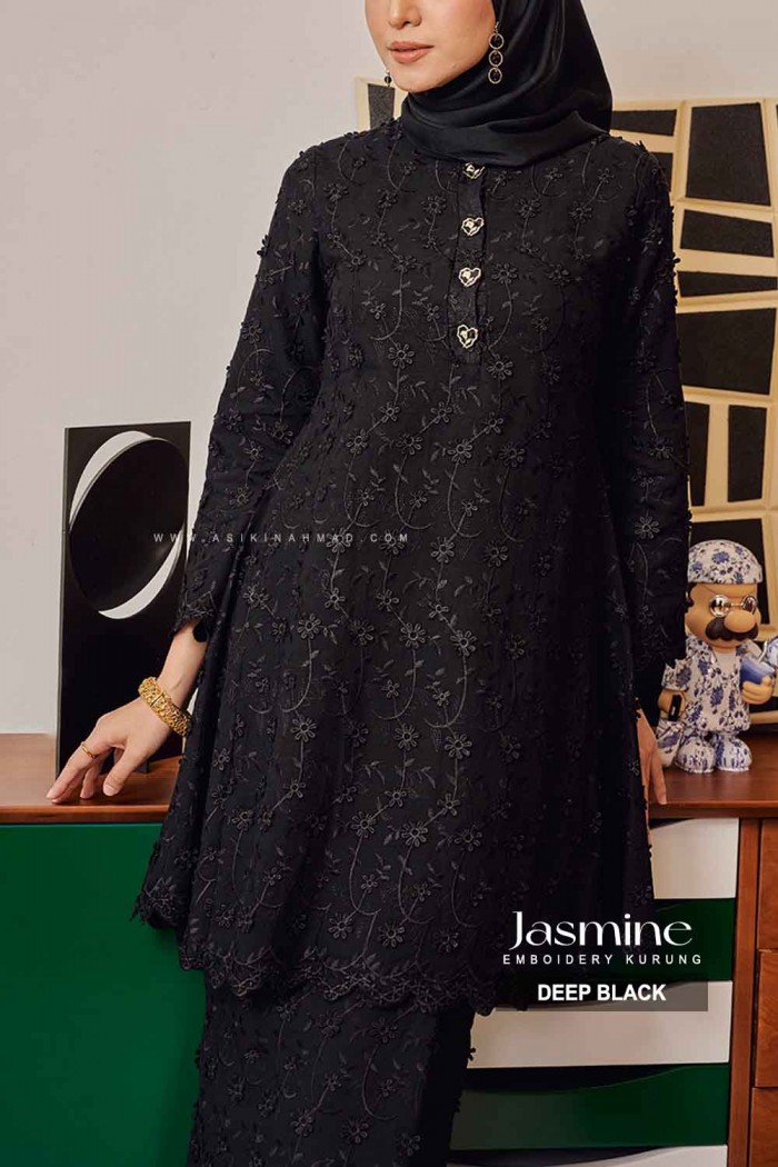 JASMINE KURUNG in DEEP BLACK