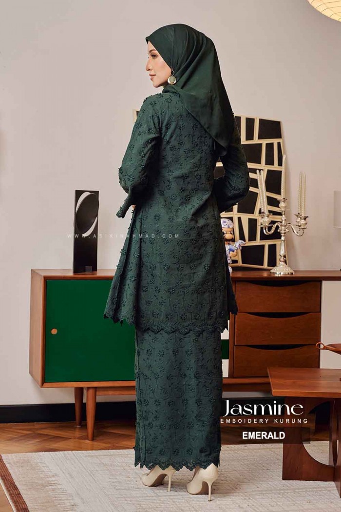 JASMINE KURUNG in EMERALD